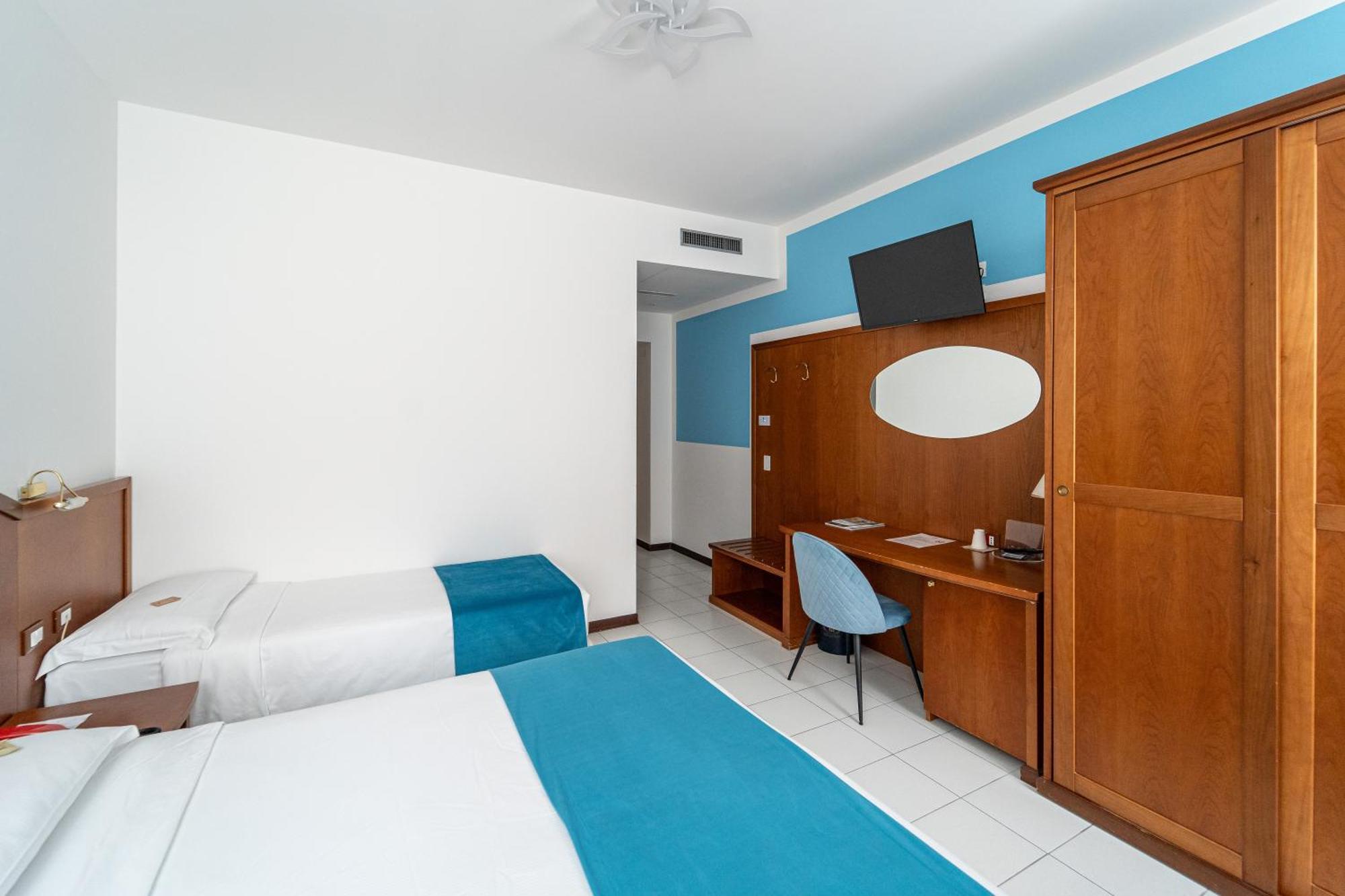 Hotel Italia Trieste Bagian luar foto
