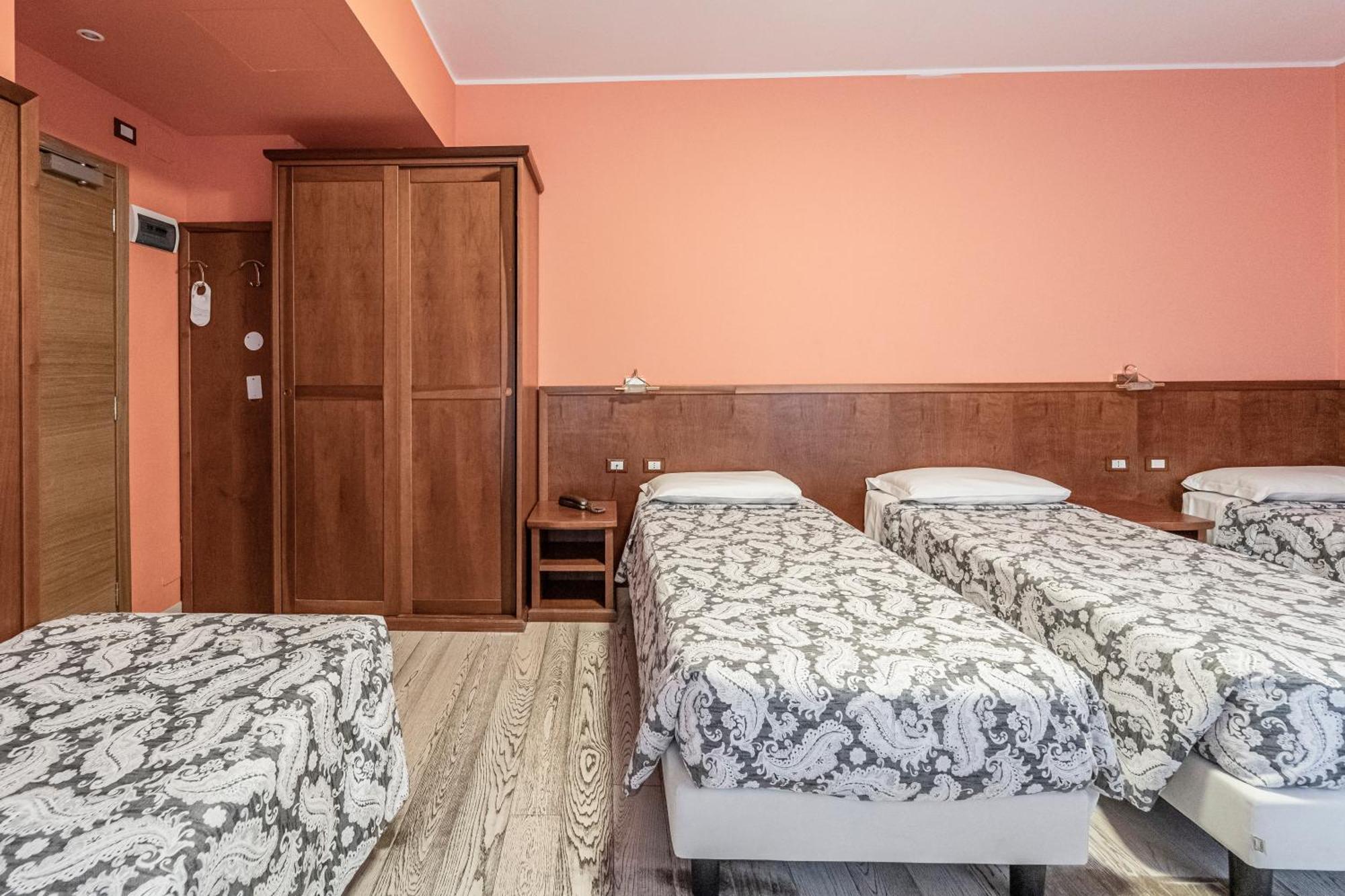 Hotel Italia Trieste Bagian luar foto