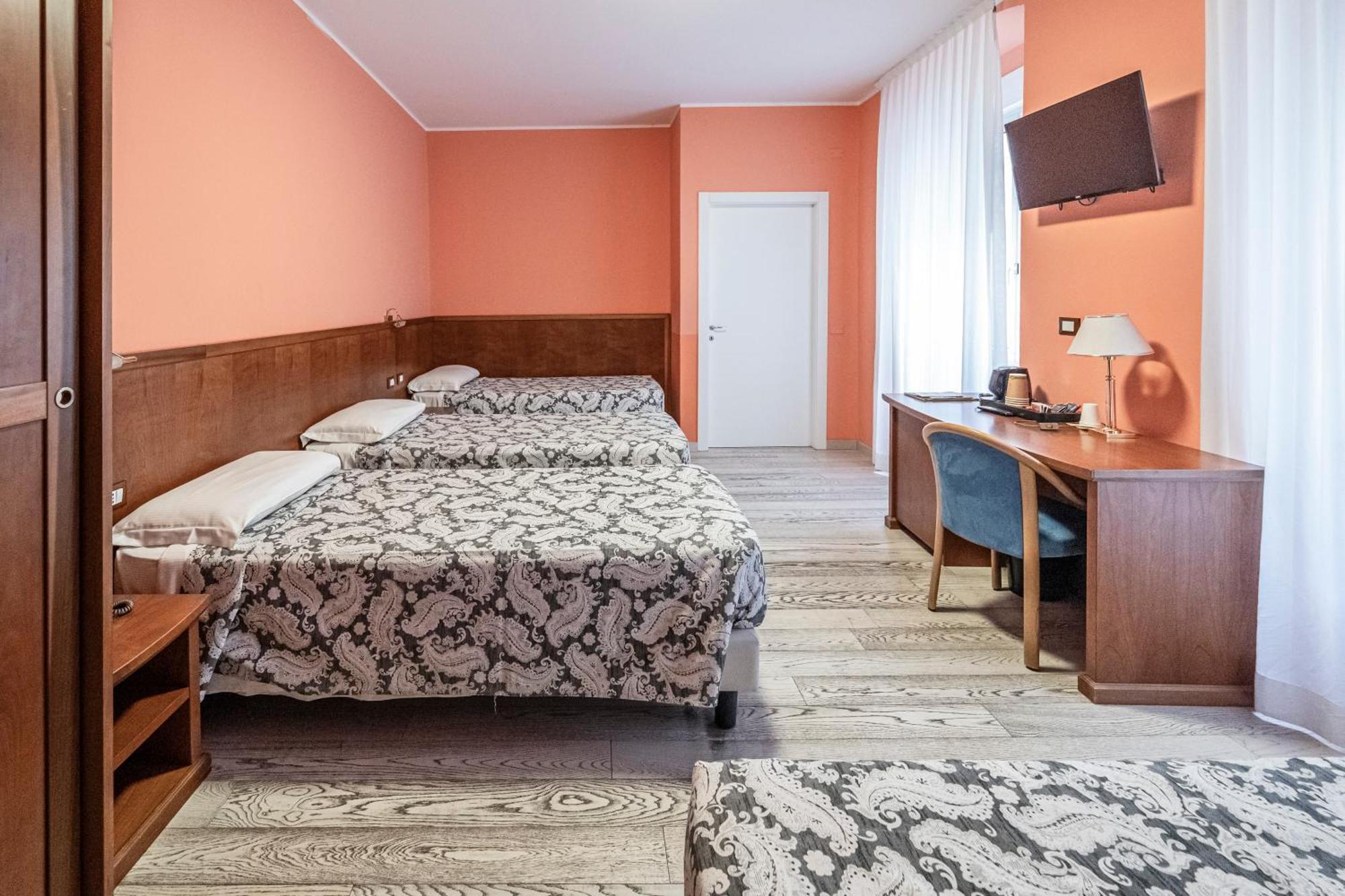 Hotel Italia Trieste Bagian luar foto